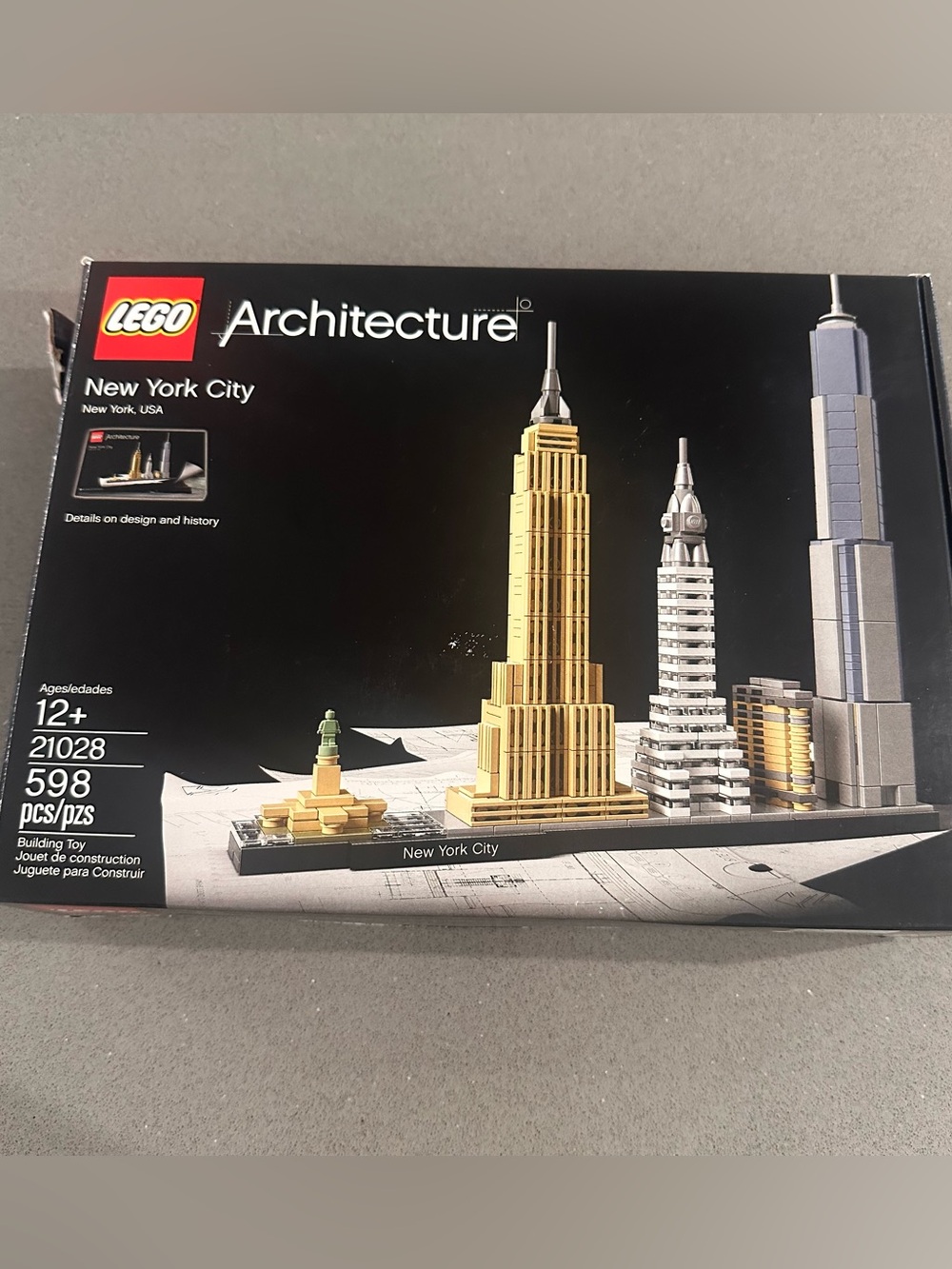 LEGO Architecture New York City 21028 598 Pieces w/ Manual Box